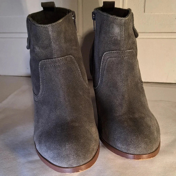 Diba Sophia Grey Suede Ankle Boots Gold Button Accent Zip Inside Mid Heel 9.5 - Picture 6 of 14